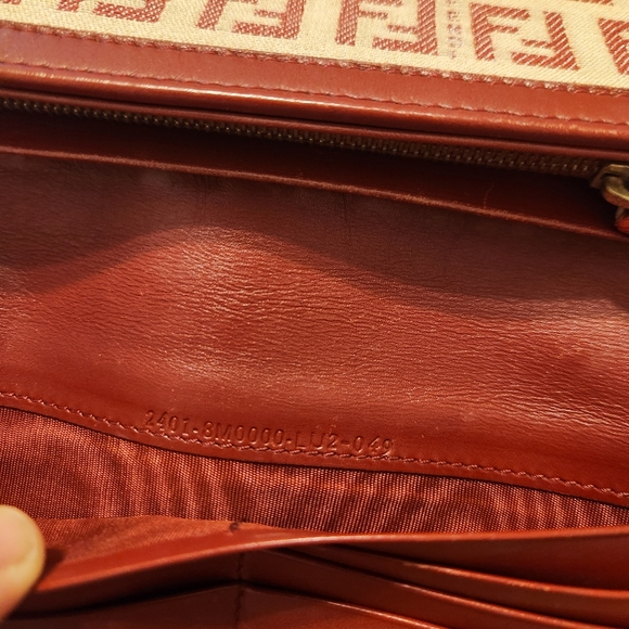 Fendi Zucca Wallet in Preowned Condition - Picture 8 of 12
